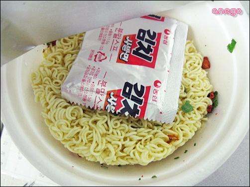 Nongshim Kimchi Noodle Spicy Bowl (86g) - CoKoYam