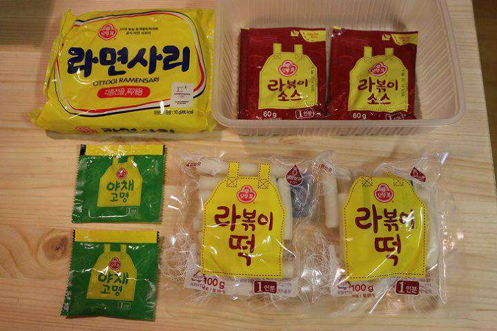 Ottogi Spicy Rice Cake Tteokbokki & Ramen Pack (436g) - CoKoYam